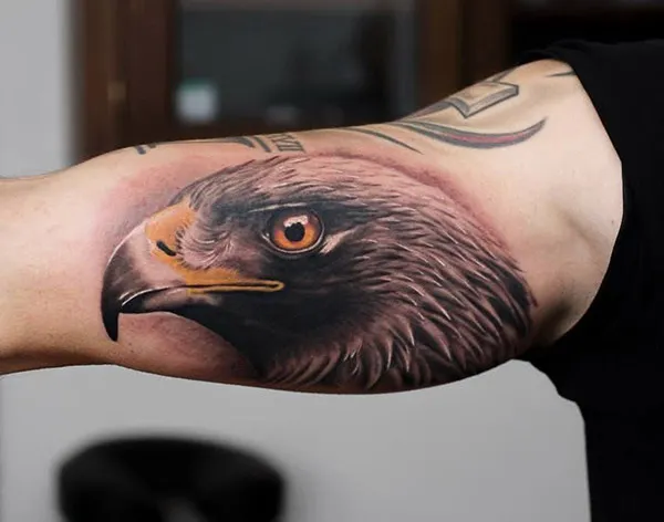Hình xăm đại bàng đầy tính nghệ thuật