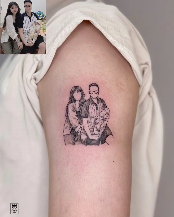 Mẫu hình xăm gia đình được thiết kế lại từ bức ảnh chụp kỷ niệm
