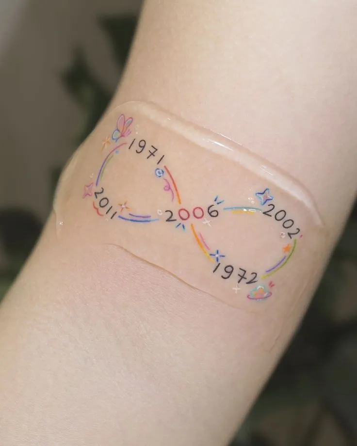 Hình xăm năm sinh cách điệu cực kỳ dễ thương dành cho phái nữ