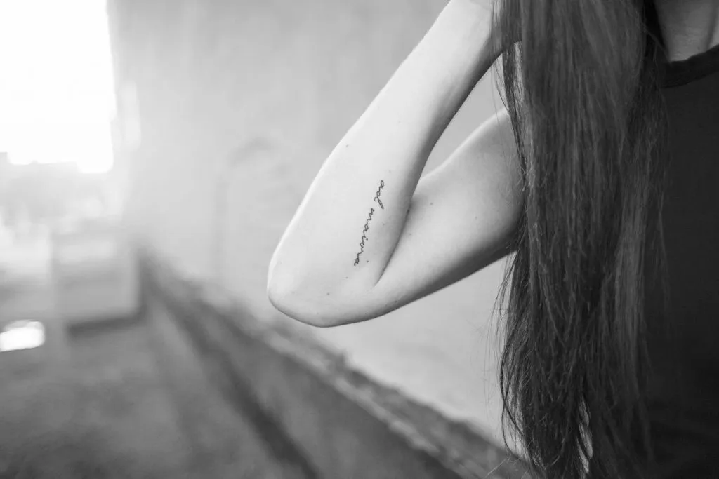 Ad Maiora là hình xăm nhỏ ý nghĩa hướng đến những điều vĩ đại