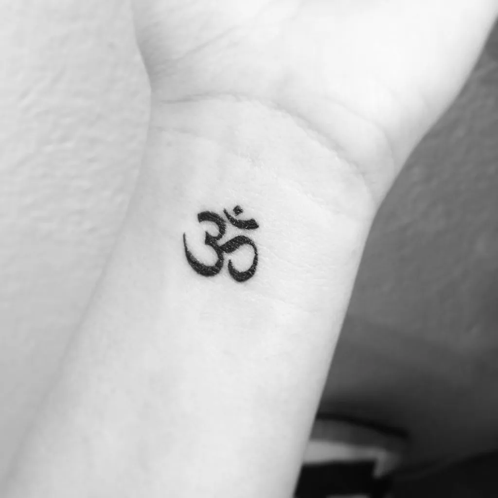 Biểu tượng Om là hình xăm nhỏ ý nghĩa về sự hài hòa tâm linh