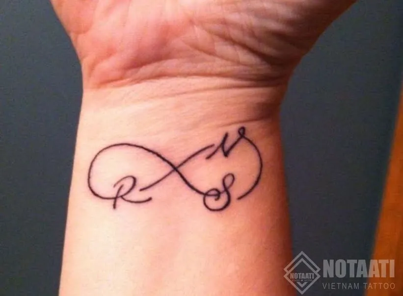 Hình xăm vô cực kết hợp cùng chữ