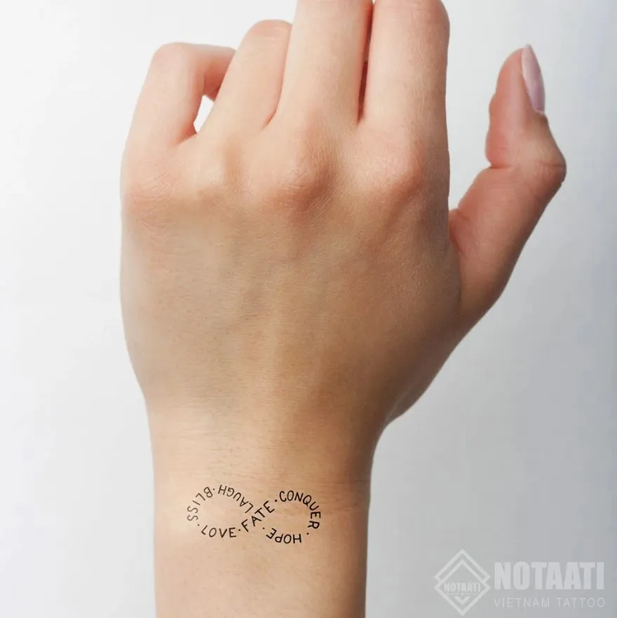 Hình xăm vô cực ở tay