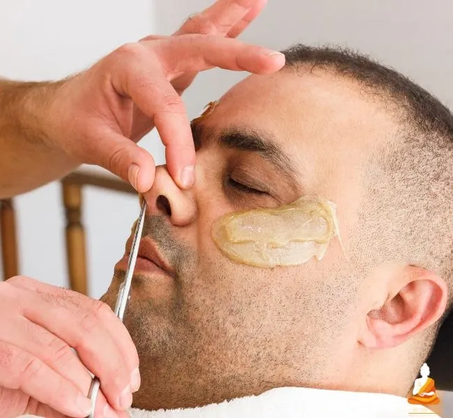 Chiêm bao thấy người khác nhổ lông mũi của mình