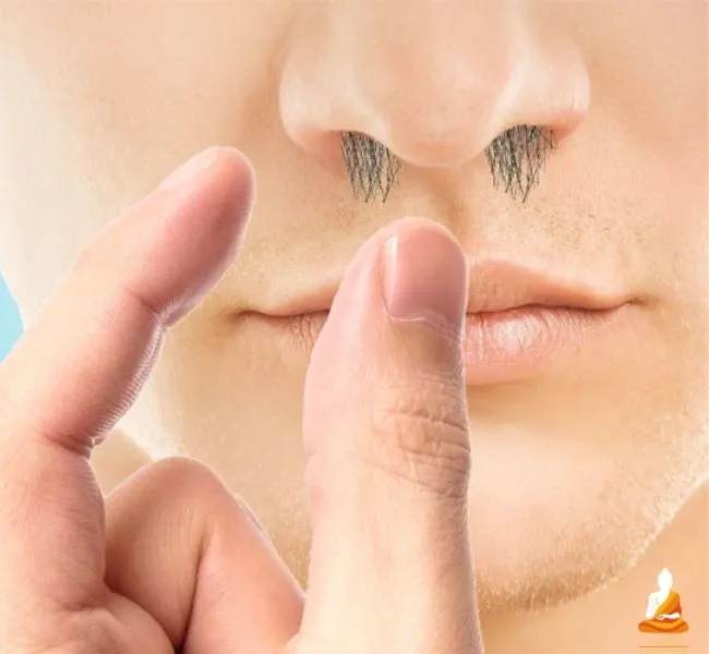Mơ thấy lông mũi dài một cách kỳ lạ hoặc quá mức