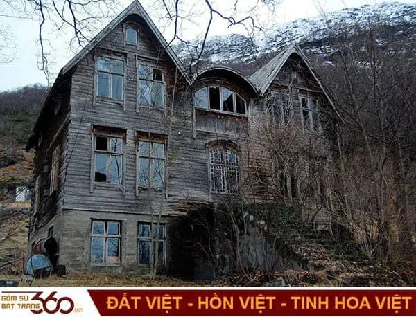 Cảnh ngôi nhà cũ đổ sập trong giấc mơ