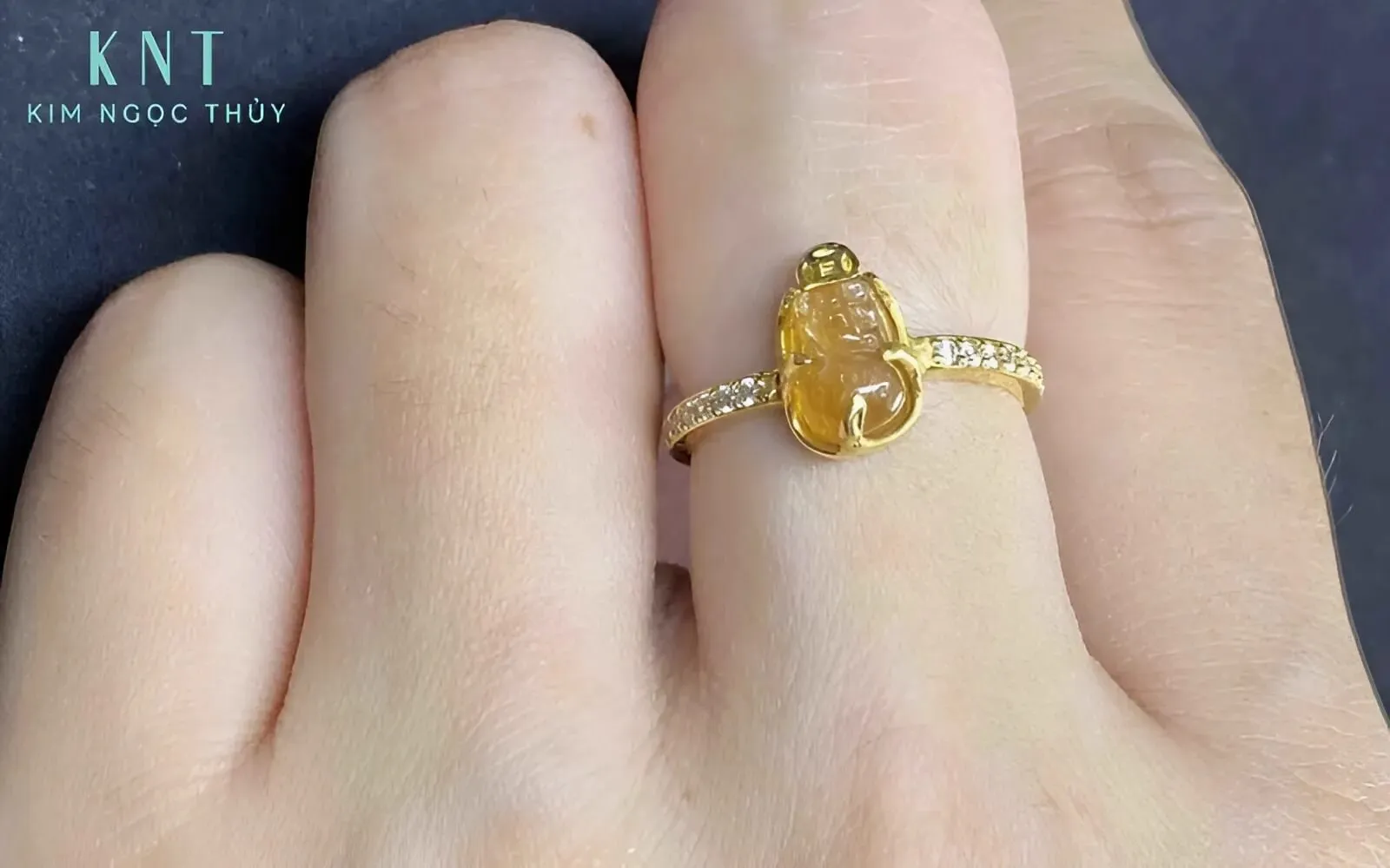 Khi miệng hướng ra ngoài, Tỳ Hưu mới có thể phát huy bản năng chiêu tài