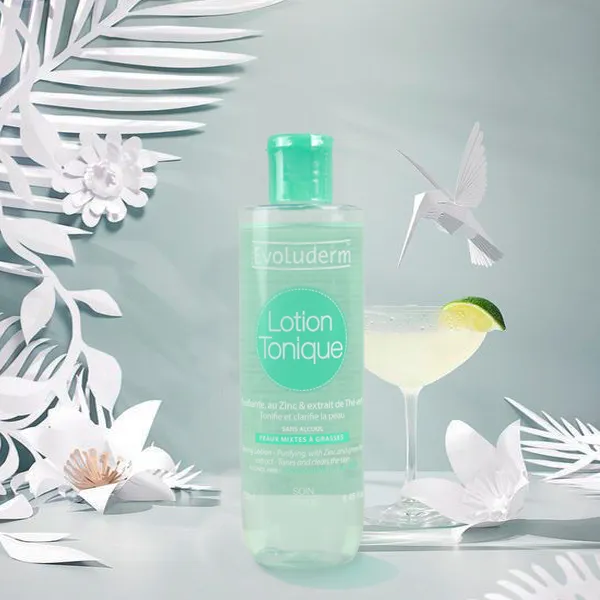 Nước hoa hồng xanh là sản phẩm chăm sóc sắc đẹp được yêu thích