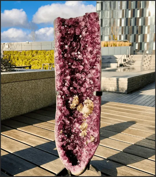 Ở nhà có thể đặt những hốc Thạch Anh Tím khối lượng to hơn