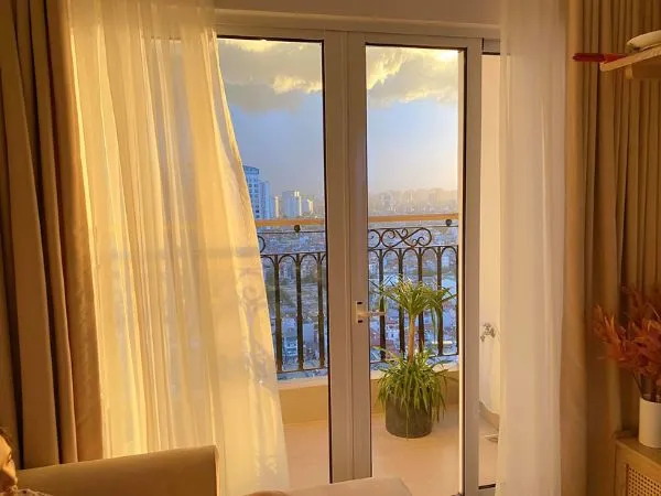 Cần tránh hướng Tây để không gian sống không bị nắng gắt gây oi bức