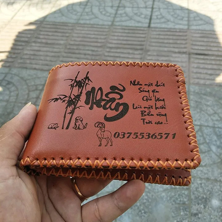 Hình ảnh khắc laser chân thực giúp chiếc ví trở thành một tác phẩm nghệ thuật