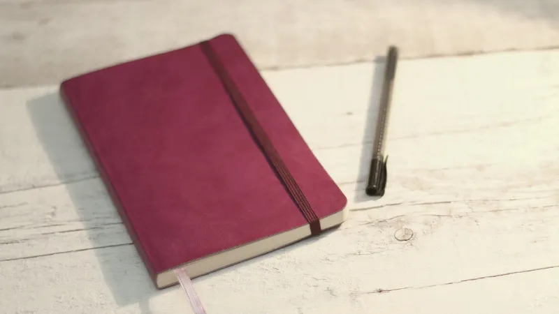 Bạn nên chọn loại sổ với bìa da mềm