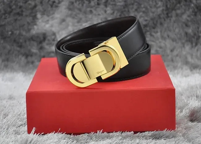 Sự kết hợp giữa đồng hồ và thắt lưng da tạo nên bộ quà tặng hoàn hảo