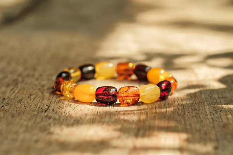 Chưa có bằng chứng nào chứng minh axit succinic trong vòng hổ phách có thể thấm qua da