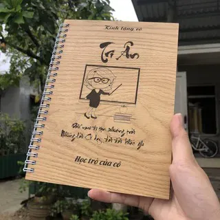 Sổ tay ghi chép giúp thầy lưu giữ những kiến thức và kỷ niệm đáng nhớ