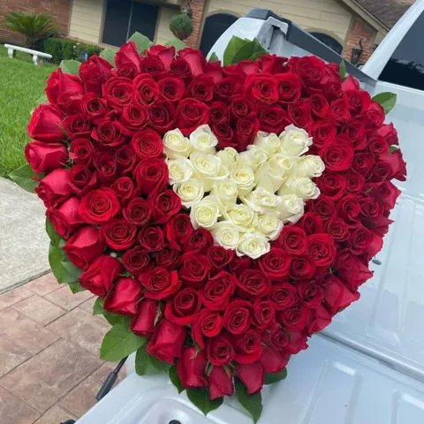 Bó hoa hồng hình trái tim tri ân thầy cô giáo nhân ngày 20/11