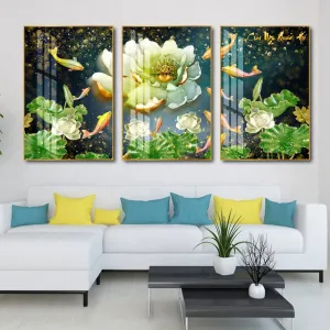 Tranh hoa sen cá chép vàng sang trọng cực kỳ phù hợp với người mệnh Kim