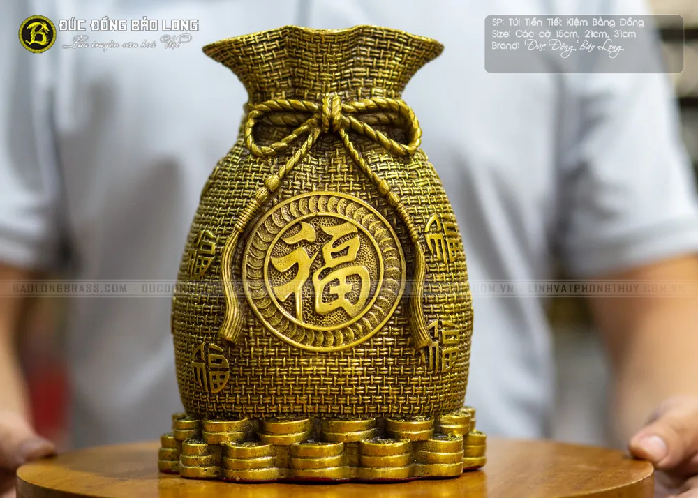 dùng phấn hoặc mực để chấm nhẹ vào mắt của linh vật.