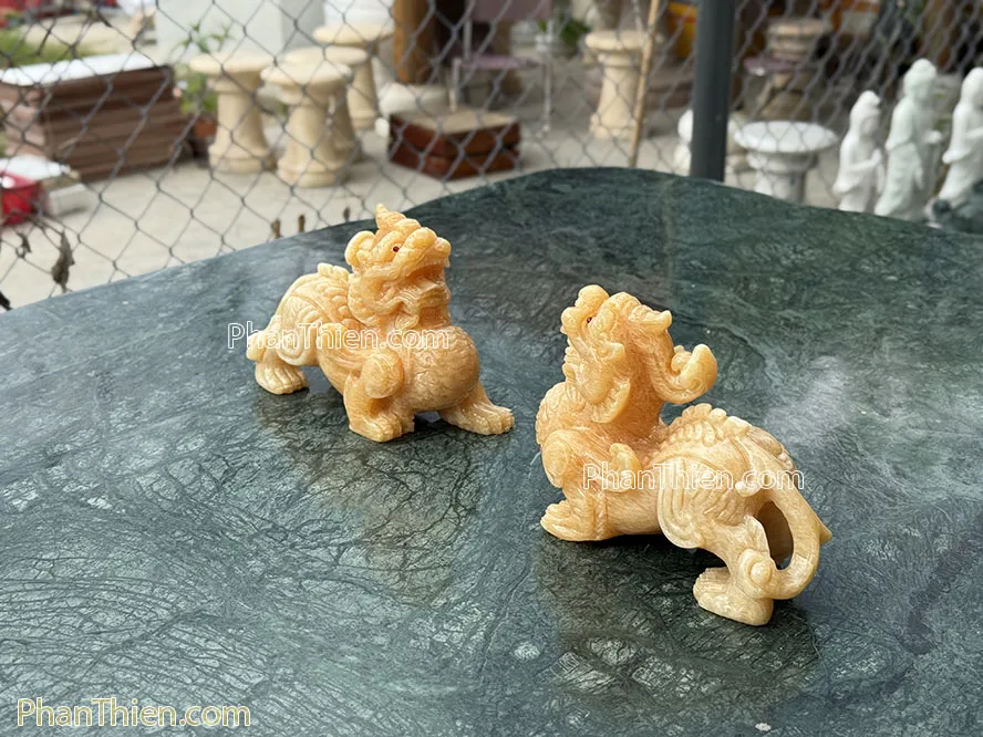 Tượng Tỳ Hưu Phong thuỷ bằng đá ngọc Hoàng Long - TH-54