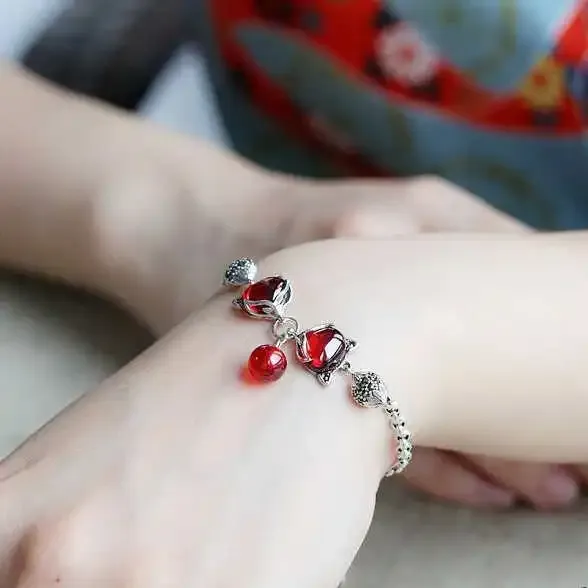 Vòng Hồ Ly nên đeo tay nào để đúng cách và linh nghiệm