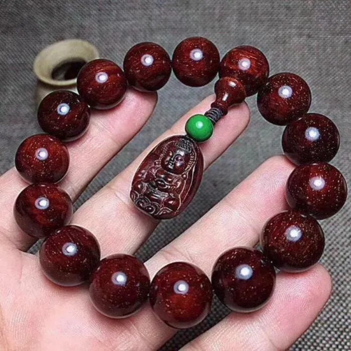 Vòng gỗ tử đàn mang ý nghĩa tâm linh sâu sắc và khả năng trừ tà