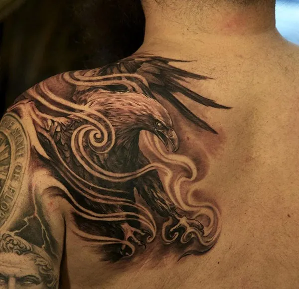 Hình xăm đại bàng nơi vị trí bả vai