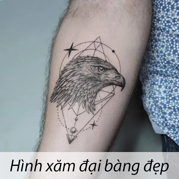 Hình xăm đại bàng ở cánh tay