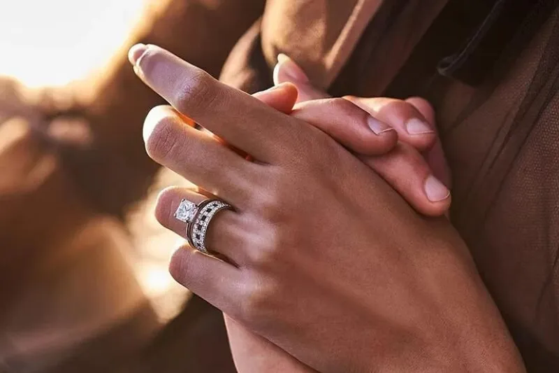 y-nghia-cac-ngon-tay-deo-nhan-11