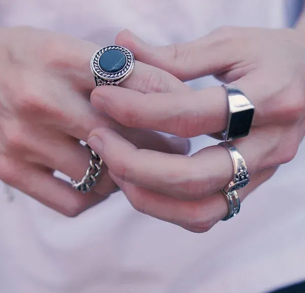 Ý nghĩa những ngón tay đeo nhẫn - 5