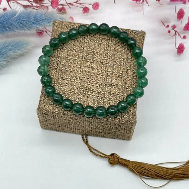 Vòng tay thạch anh dâu tây xanh phù hợp với mệnh Mộc