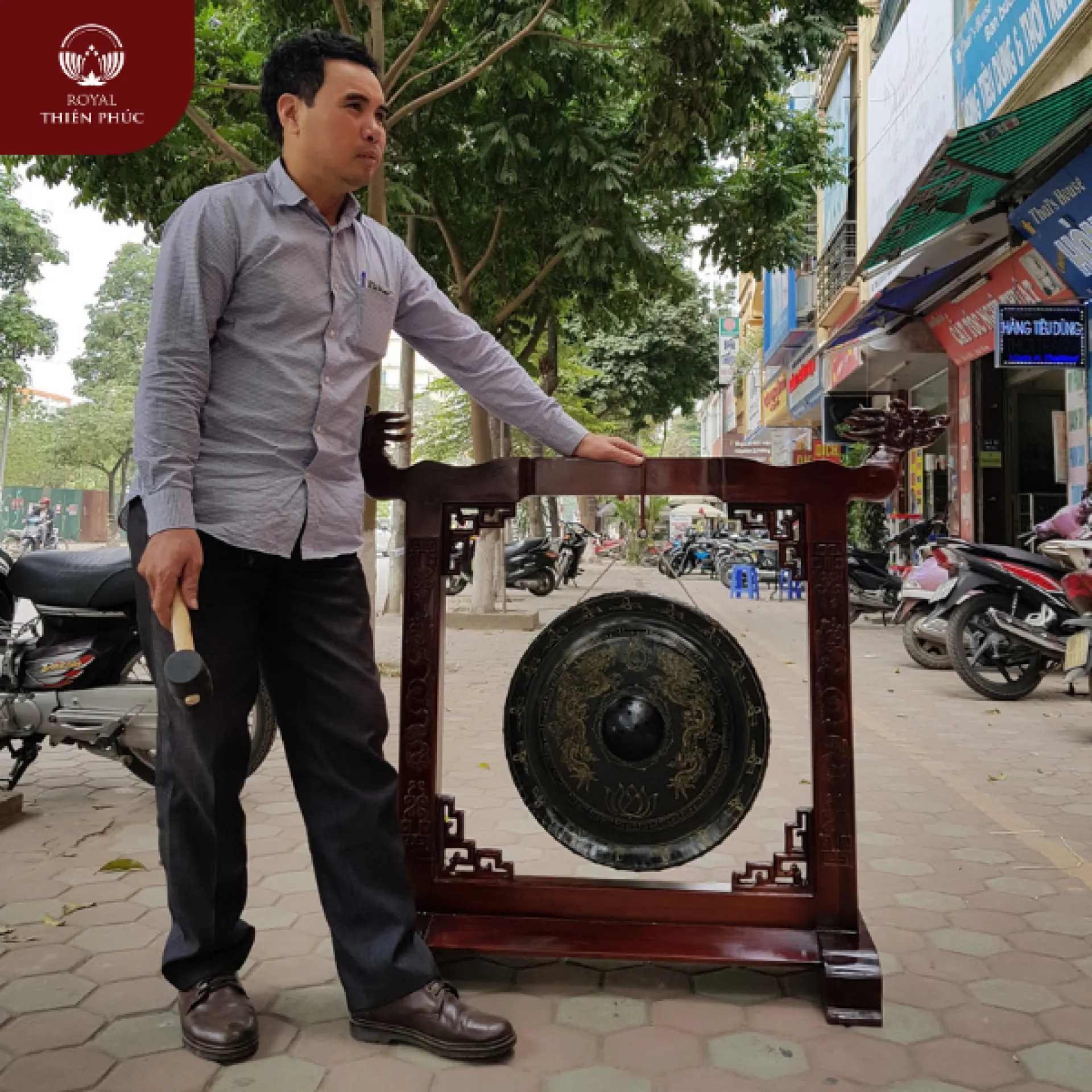 Sử dụng chiêng đồng trong không gian sống giúp mang lại bình an