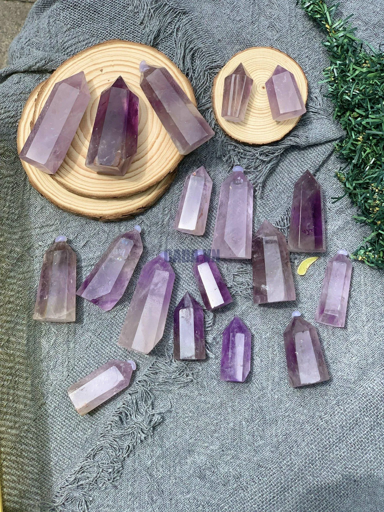 Trụ thạch anh tím tự nhiên