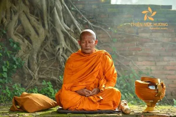 Nằm chiêm bao thấy gặp thầy bói mang ý nghĩa tâm linh sâu sắc về vận mệnh