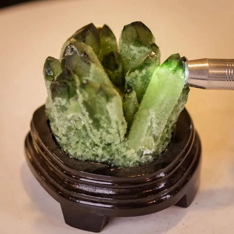 Thạch anh tự nhiên với độ trong và màu sắc đa dạng