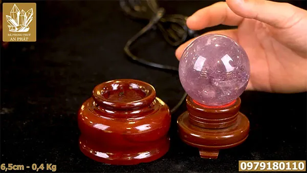 Quả cầu thạch anh tím mang năng lượng mạnh mẽ từ đá thạch anh tự nhiên