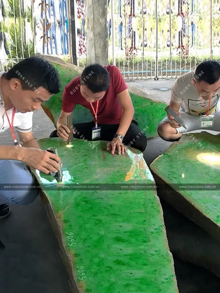 Thô Nephrite (Ngọc bích)