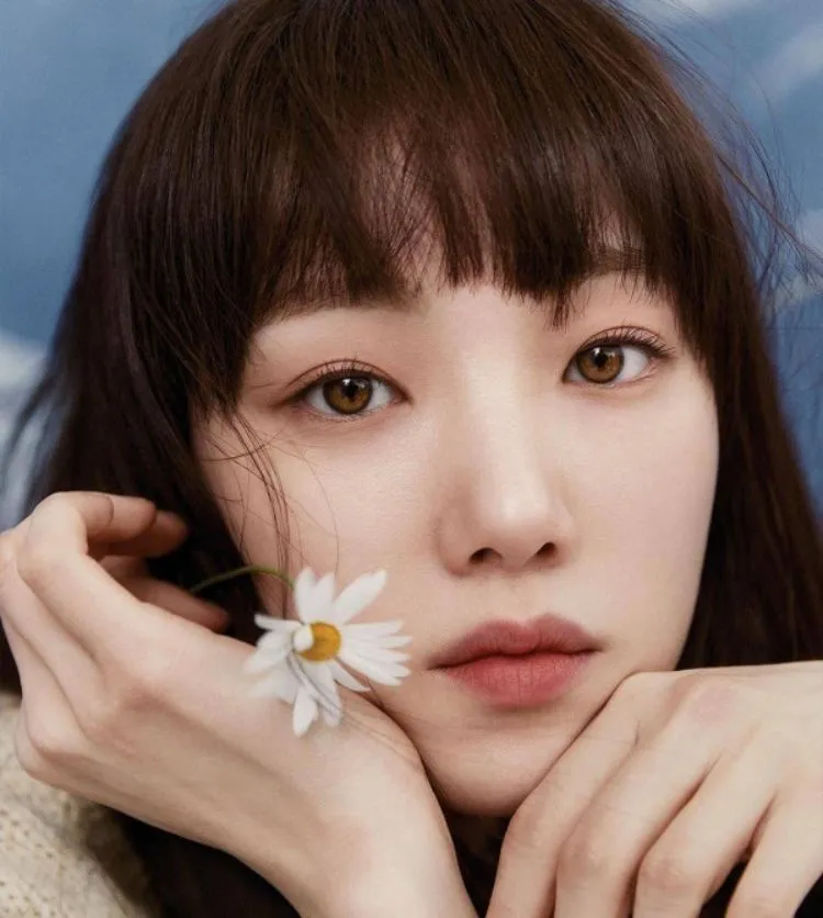Lee Sung Kyung có đôi mắt hổ phách hoàn toàn tự nhiên