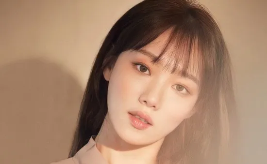 Go Ara với đôi mắt phát sáng cực kỳ thu hút người đối diện