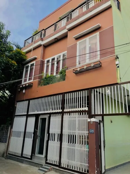 Cho thuê nhà nguyên căn giá cực rẻ gần chợ Non Nước