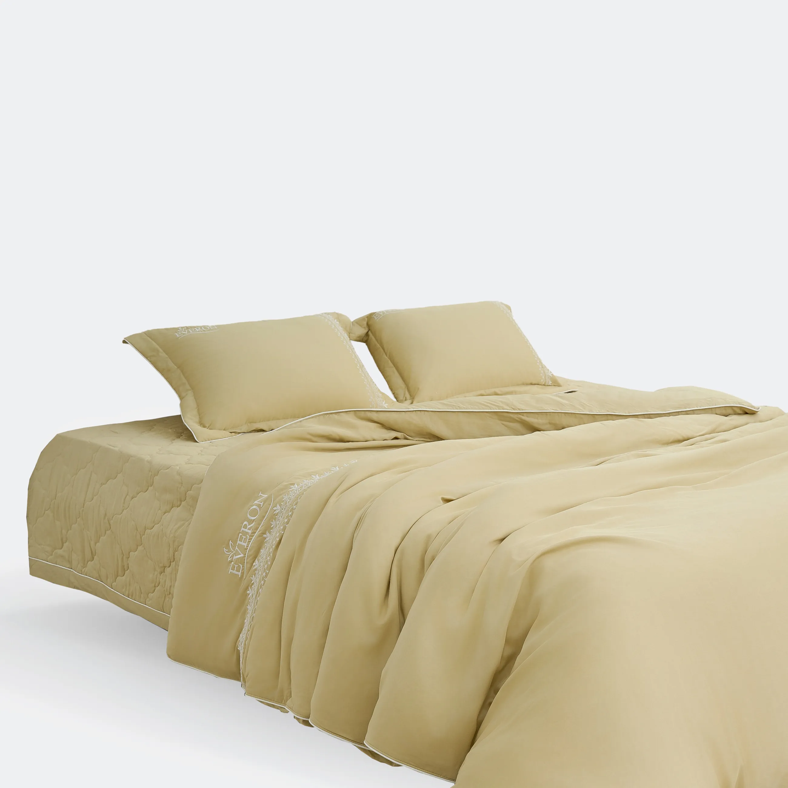 Mẫu chăn ga Everon tông màu vàng nhẹ nhàng hợp mệnh Thổ.
