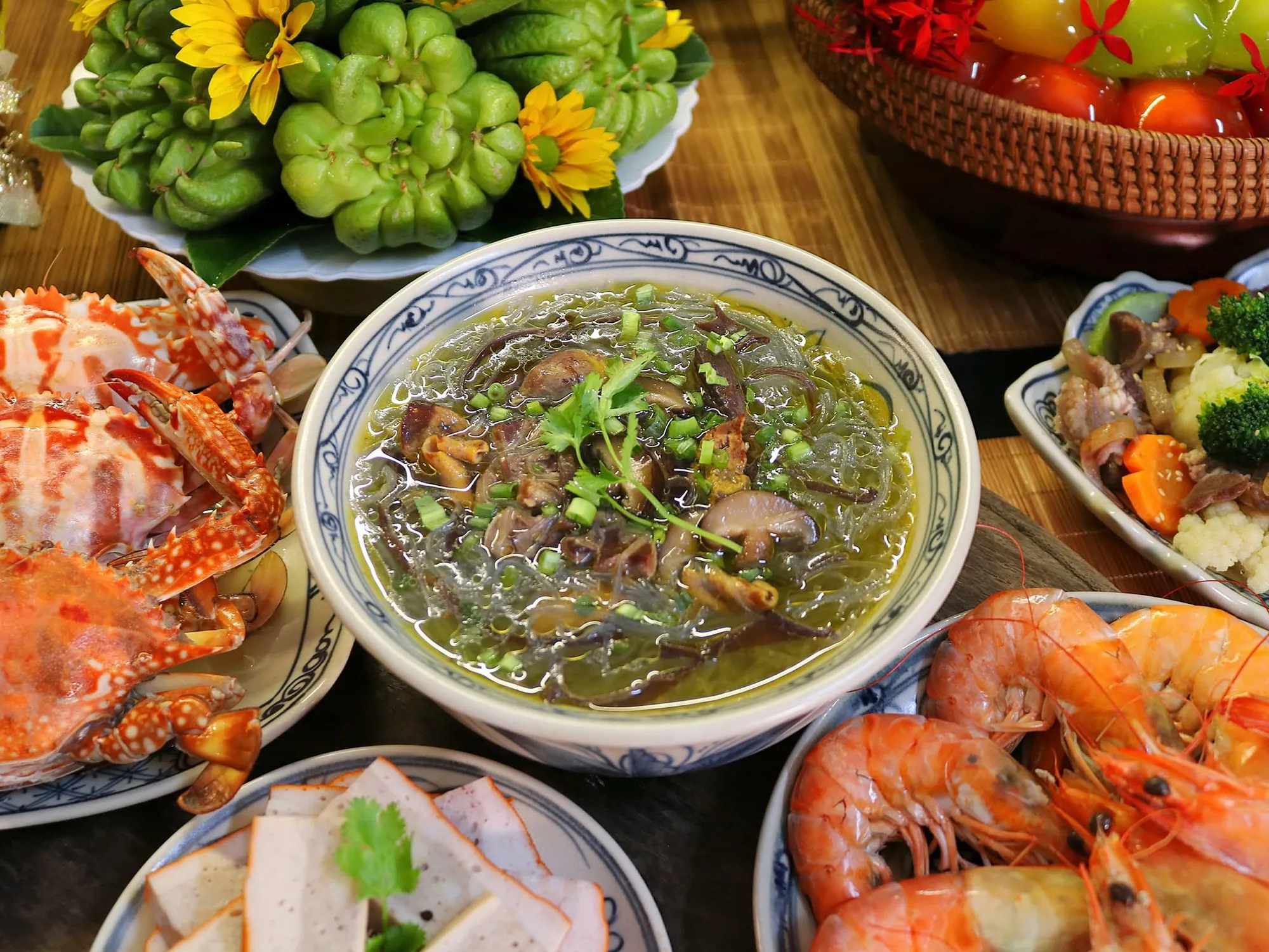 Canh măng móng giò truyền thống