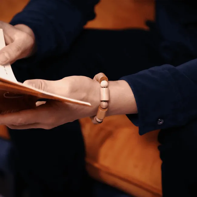 Vòng tay gỗ đàn hương: Tuyệt tác phong thủy 2026 7 52