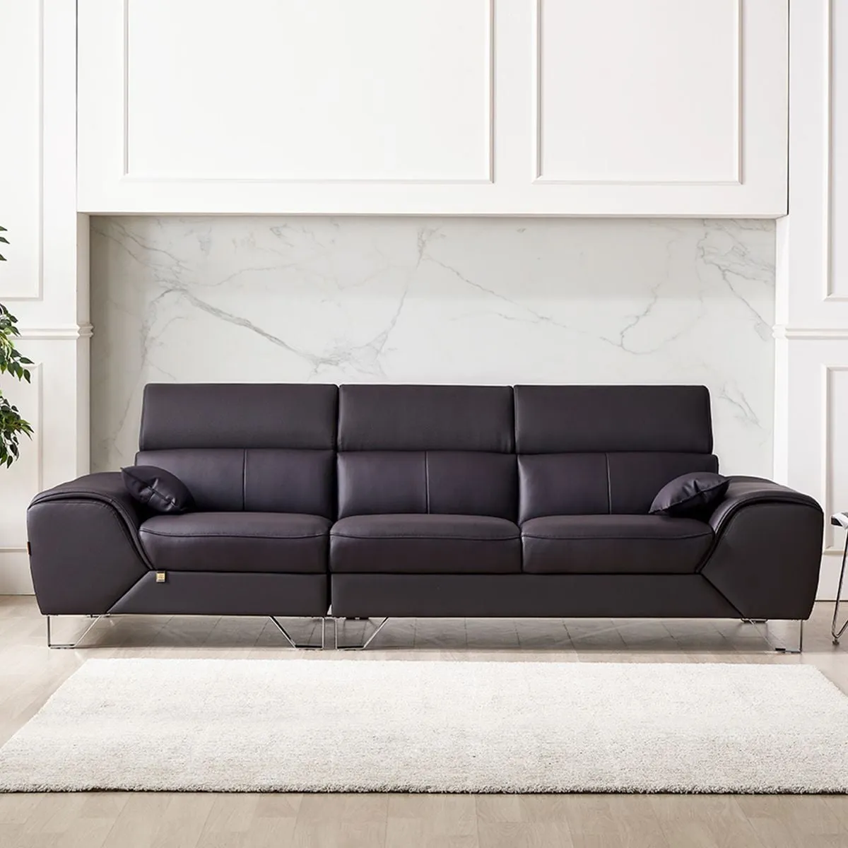 Mẫu sofa da SF334 với đường nét tinh tế cho gia chủ tuổi Dậu