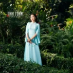 Váy màu xanh ngọc bích mang lại vẻ đẹp thanh lịch