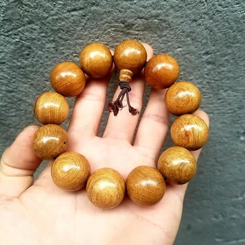 Vòng tay gỗ bách xanh thanh lịch