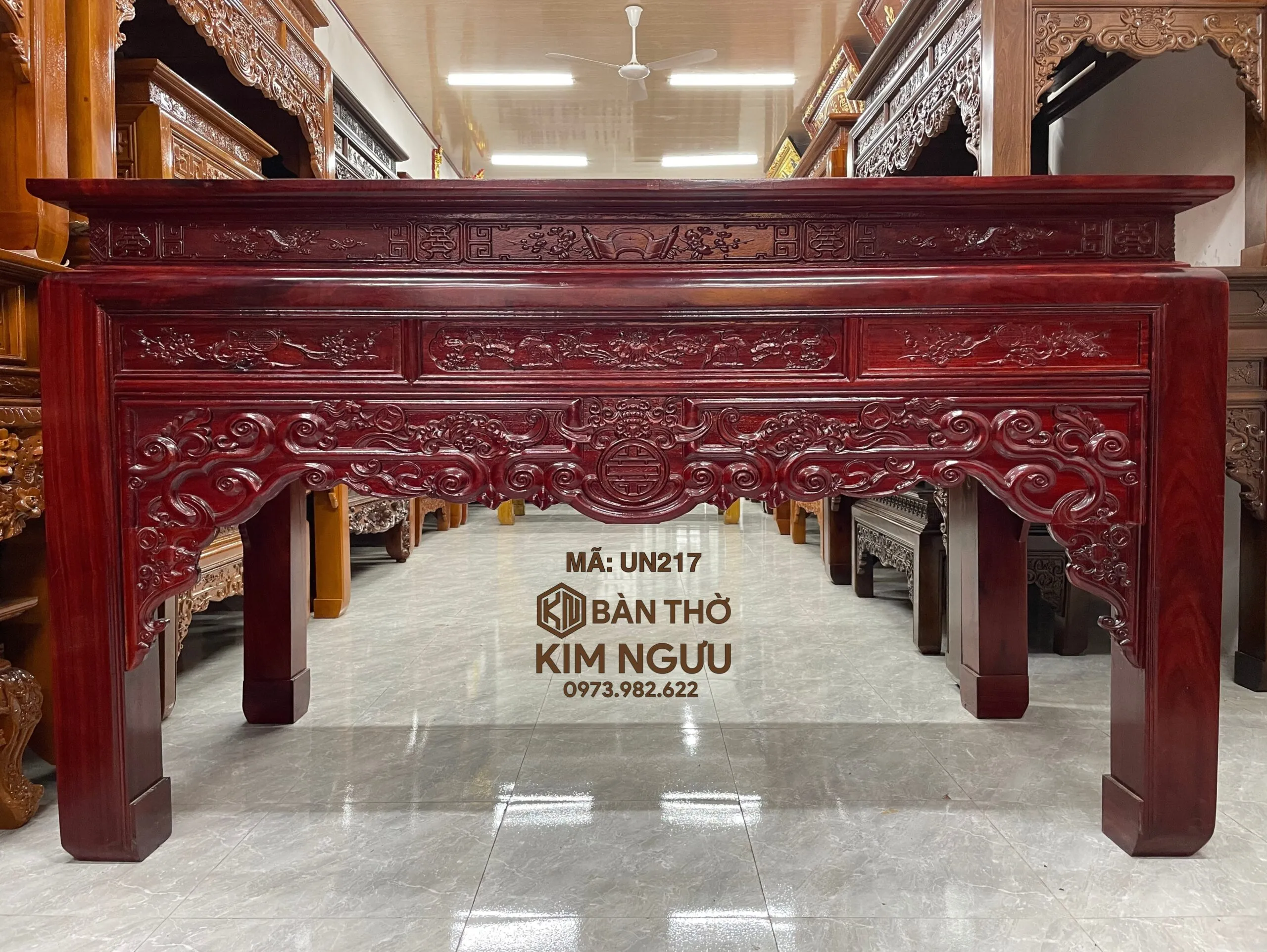 Bàn thờ 2m17 gỗ hương đỏ mẫu Dạ Như Ý tinh tế và sang trọng