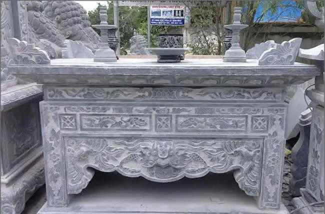 Mẫu bàn thờ đá tự nhiên uy nghi