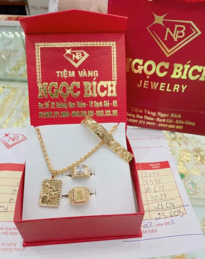 Không gian trưng bày sang trọng tại tiệm vàng Ngọc Bích