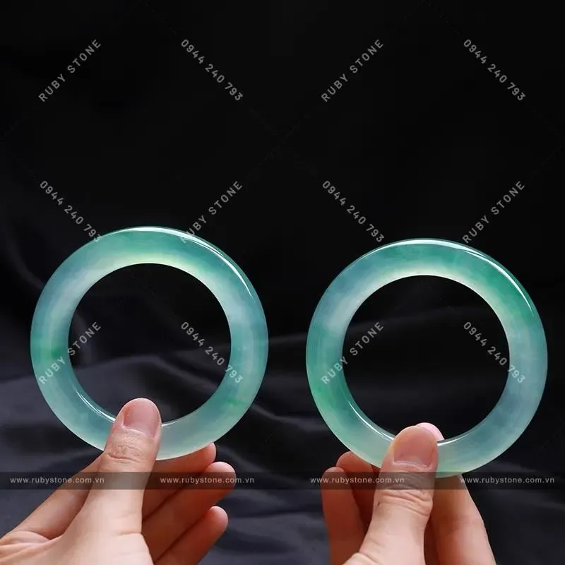 Sự khác nhau cơ bản của Jadeite jade (Ngọc cẩm thạch) và Nephrite jade (Ngọc bích)