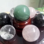 Bi cầu đá phong thủy thạch anh trắng tại NaBei với các vân mây đặc trưng